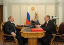 Путин поздравил Зюганова с 70-летием чугунным Чапаевым