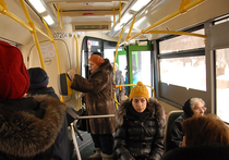В Москве водителям автобусов раздали мобильники с одной кнопкой для жалоб на нарушителей ПДД