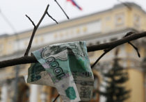 "Вкладывать деньги в мусор". Что значит понижение кредитного рейтинга России