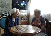 Расписан норматив услуг для одиноких стариков: 40 минут на обед и столько же на разговор по душам