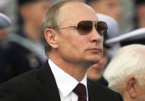 Перед выступлением Путина политиков в Крыму встречают портретом Обамы