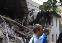 Украинская авиация разбомбила в Снежном две многоэтажки и налоговую