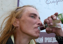 Пойти и напиться: В России снижена минимальная цена на водку