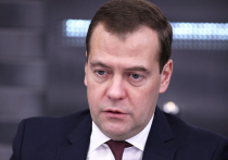 Медведев пригрозил Западу продлением продуктового эмбарго