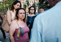 Проукраинский «Вечер памяти и скорби» в Москве завершился фонтаном зеленки и задержаниями