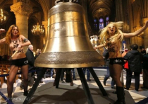 Суд в Париже освободил активисток Femen, обвинявшихся в порче колоколов Нотр-Дам