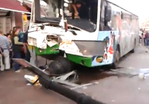 В Петербурге на Невском проспекте автобус врезался в пешеходов: 26 пострадавших