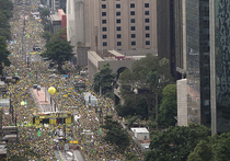 Миллион бразильцев требует импичмента президента Дилмы Русеф