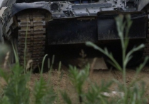 "Видал я вас!" Шахтер бросился с гранатой под танк в Луганской области, заявили в ополчении