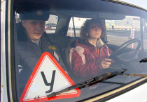 Посещение автошколы стало обязательным для получения водительских прав в РФ