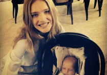 Наталья Водянова показала фотографию новорожденного сына 