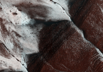 Астрономы НАСА открыли на Марсе водяной лед