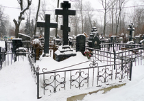 В Москве на кладбище ограбили самоубийцу