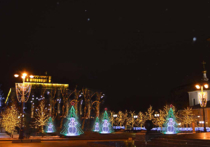 Концепция новогодних праздников в Москве: лес на Манженой площади и ретро-авто в Кремле