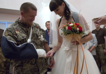 Первая свадьба в ДНР: ополченец Моторола женился на местной девушке