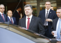 Порошенко выехал с Украины, чтобы наделить ДНР и ЛНР  особым статусом