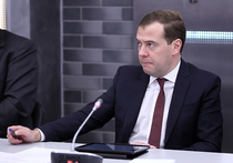 Валюта россиян не беспокоит, заявили единороссы на встрече Медведева с гражданами