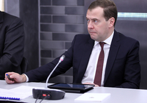 Замумукались со SWIFT: Медведев посетил убойный цех и пригрозил сделать из врагов России отбивную