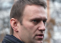 В окружении художника, чью работу изъяли у Навального, удивлены: "Да его картины висят на заборах"