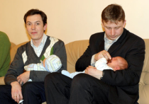 Родителям следует облизывать соски, а детям есть с пола