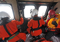 Спасатели нашли основную часть лайнера AirAsia и подтвердили обнаружение речевого самописца