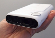 Ручной проектор TouchPico способен превратить в тачскрин любую стену