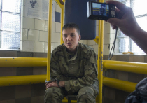 Украинская летчица Савченко, виновная в убийстве двух журналистов из России, доставлена к психиатрам в Москве