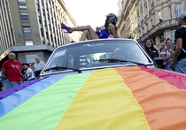 Геи подбираются к российским границам: Латвия примет крупнейший ЛГБТ-парад