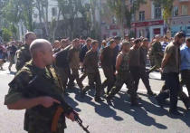 В день независимости Украины в Донецке устроили "марш военнопленных"