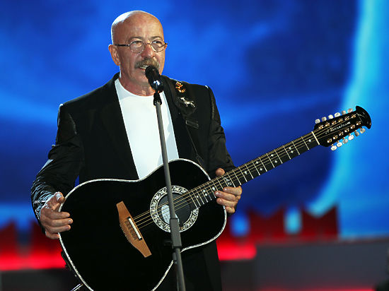 Поехать на гастроли ему помешал грипп