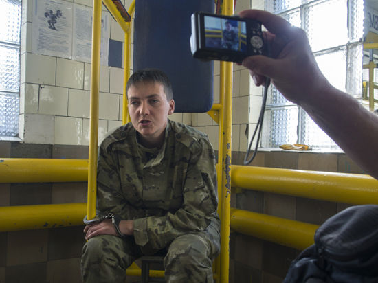 Киев пытается найти для летчицы Савченко Киев пытается найти для летчицы Савченко
