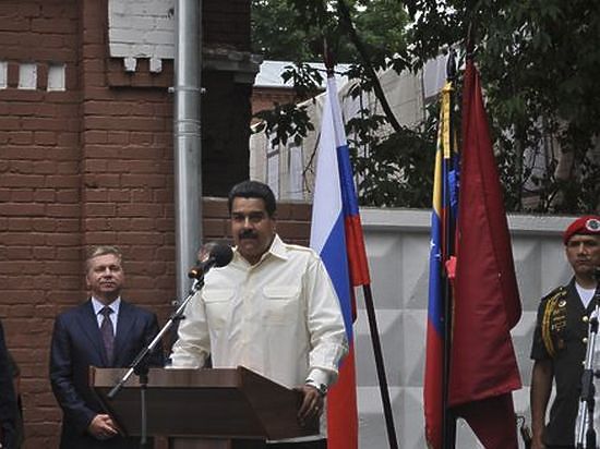 Президент Венесуэлы Николас Мадуро направил поздравления кубинскому лидеру Раулю Кастро