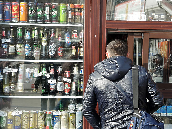 Алкогольную продукцию, вслед за табачной, скроют от глаз россиян