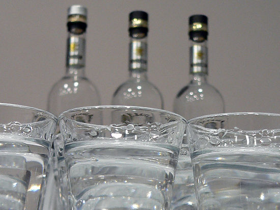 По данным Росстата, в общей структуре продаж алкоголя в нашей стране крепкие напитки занимают 54,5%