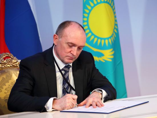 Глава Челябинской области подписал три международных соглашения на форуме в Казахстане