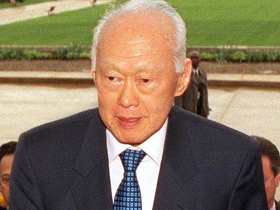 Автора "экономического чуда" не стало в ночь на понедельник - первому премьер-министру независимого Сингапура был 91 год