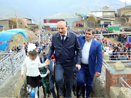 1 сентября, Глава Дагестана посетил с  рабочей поездкой село Куруш Докузпаринского района – самое  высокогорное поселение на Кавказе, в России и Европе, расположенное на высоте 2560 м над уровнем моря