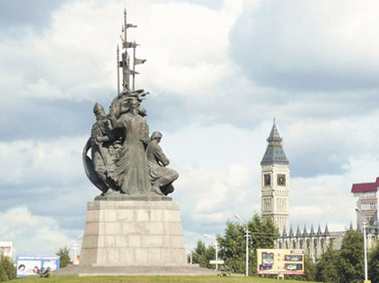 Время летит — памятнику основателям Сургута
в День города исполнится 12 лет