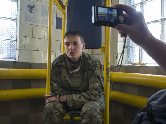 Украинская наводчица Савченко ждет продления ареста: у суда проходит антиамериканский пикет Украинская наводчица Савченко ждет продления ареста: у суда проходит антиамериканский пикет