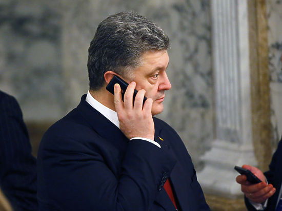 Как утверждает Виталий Захарченко, во время переговоров "нормандской четверки" президент Украины просил "коллегу по олигархическому цеху" о помощи