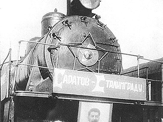 Слесарь саратовского авиазавода, соревнуясь со снайпером, вырабатывал для фронта по 12 ежедневных норм