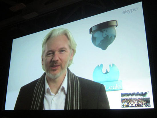 Создатель портала утечек WikiLeaks дал пресс-конференцию в своем убежище