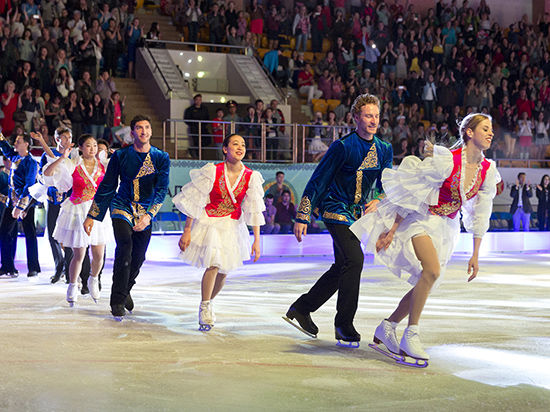 Просто красиво выступали звезды фигурного катания на ледовом шоу бронзового призера Олимпиады-2014 Дениса Тена в Казахстане. 