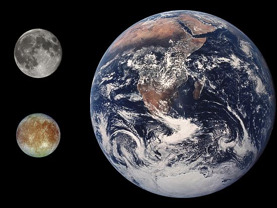 На Европе, которая является четвертым по величине спутником Юпитера, есть вода, а океаны этой луны в 10 раз глубже, чем на Земле