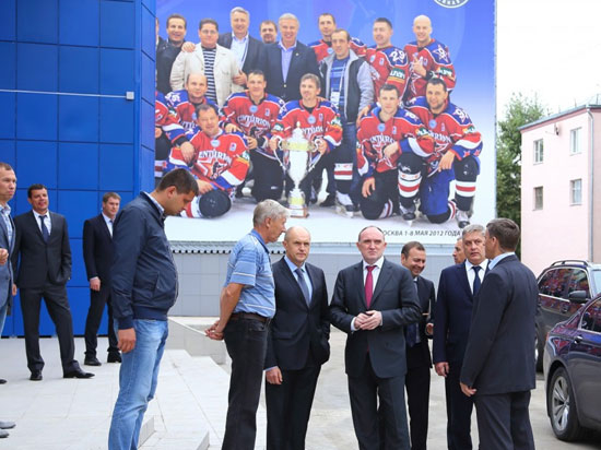 В Челябинске завершается строительство хоккейного корта