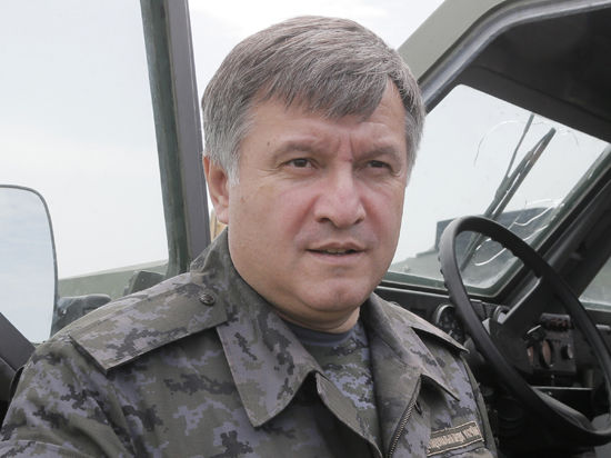 Аваков бросит на восточный фронт всех украинских милиционеров Аваков бросит на восточный фронт всех украинских милиционеров