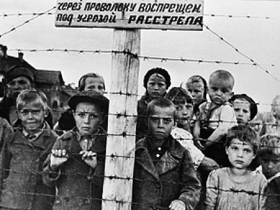 Холокост- уничтожение евреев Холокост- уничтожение евреев