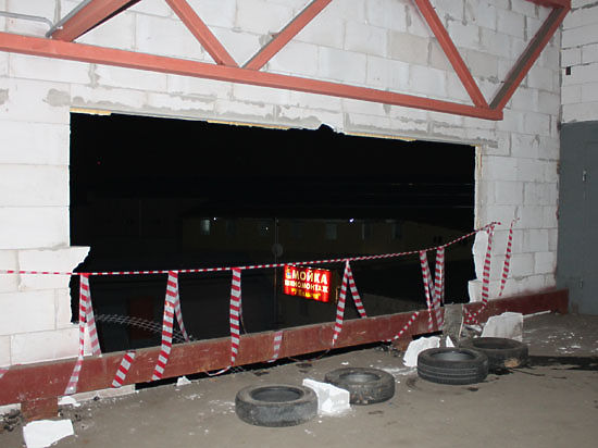 Родственники погибших пеняют на строителей ГСК и собираются разобраться, как такое могло произойти. У полицейских тоже много вопросов.