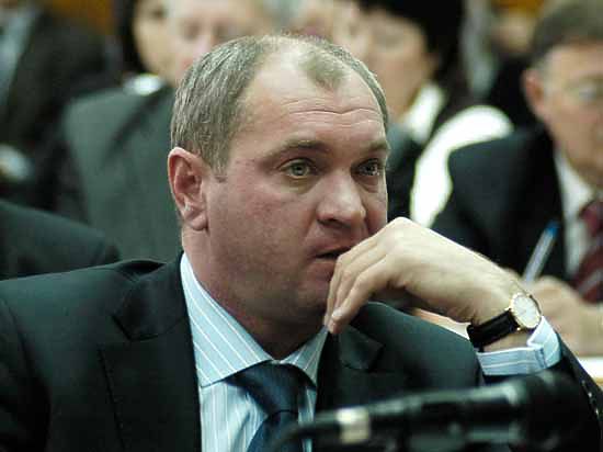 Депутату поменяли партию, а чиновника пересадили под Жириновского