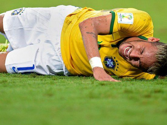 Столкновение с колумбийцем стоило бразильскому нападающему участия в чемпионате мира
